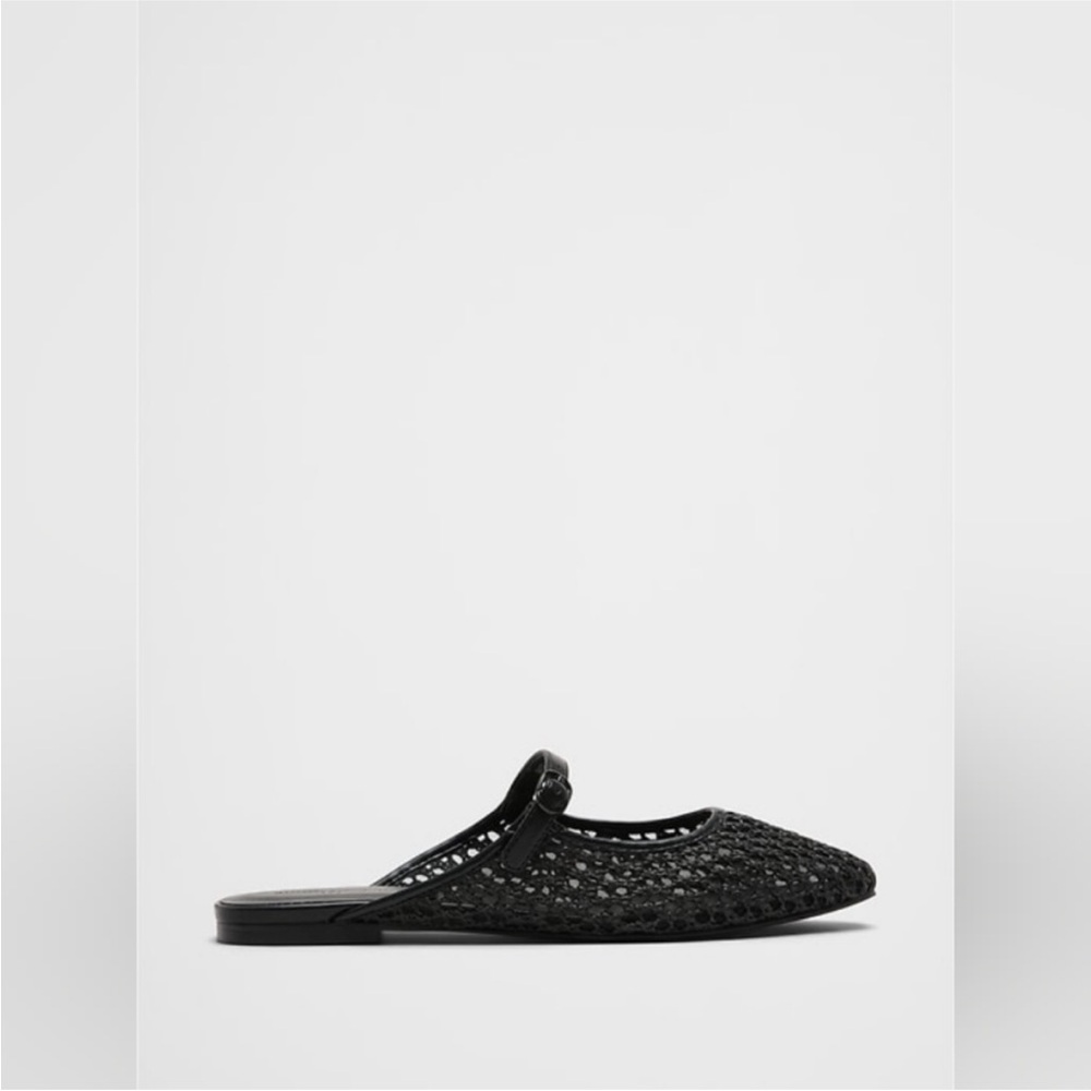 Banana republic black ballet mule color